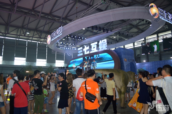 图3 三七互娱展台3.jpg