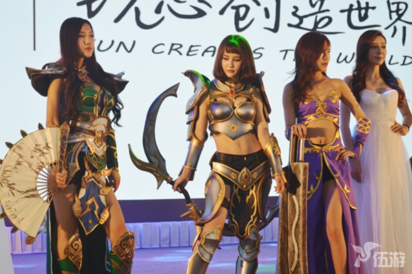 图1 现场游戏COSER表演1.jpg
