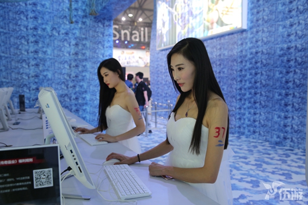图3 美女也爱玩游戏3.jpg