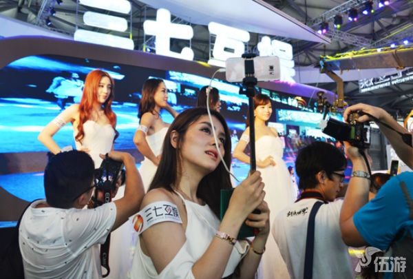 图1 7哥领衔三七互娱直播团1.jpg